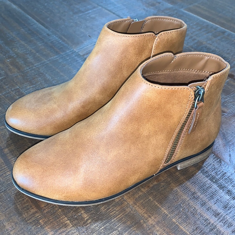 Tan Cat & Jack boots girls size 3